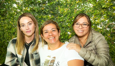  Karen Andrade, Bere Martínez y Daiba Gallegos.