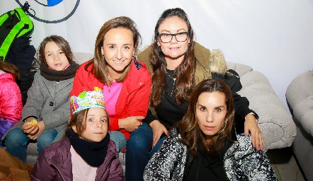  Regina, Alejandra Salto, Alejandra Ortiz, Titis Mares y María.