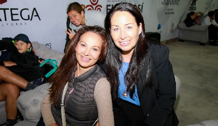 Graciela Valdez y Gladys Nájera.