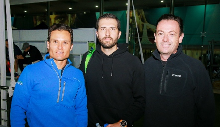  Roberto de la Rosa, Jaime Hernández y Ulises Artolózaga.
