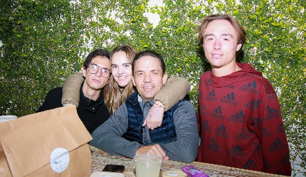 José Silos, Ximena Viramontes, Luis Viramontes y Diego Zermeño.