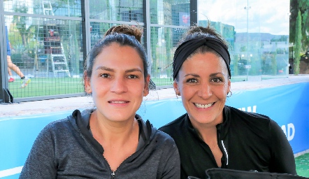  Maricela Perez y Mari Fer Bernal.