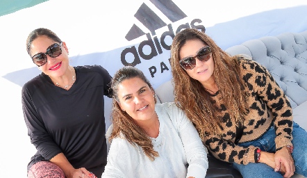  Cristi Reyes, Gabriela Díaz Infante y Claudia Pérez Amaral.
