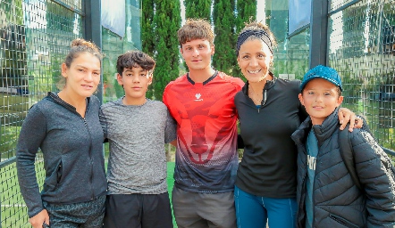  Maricela Pérez, Emilio Vázquez, Lázaro Gornalia, Mari Fer Bernal y Sebastián Bluntzer.