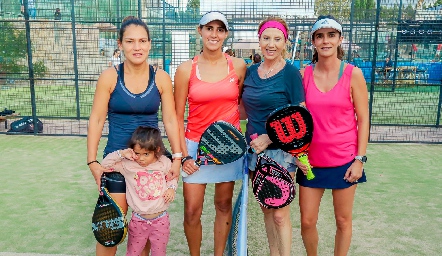  Maricela Pérez, Macarena Vázquez, Adriana Vázquez, Gaby Mercado y Mariana Vivanco.