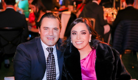  Pedro Esqueda y Elizabeth Estevez.