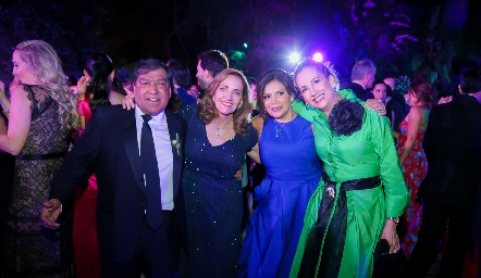  René Díaz, Mónica Alcalde, Tita Ruiz y Elizabeth Eichelmann.