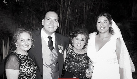  Mary Nieto, Bradish Payán, Betilú Nieto y Carmelu Díaz.