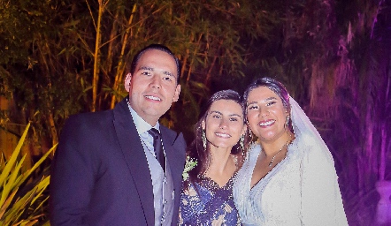  Bradish Payán, Tere Cadena y Carmelu Díaz.