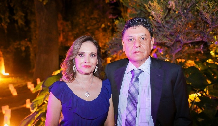  Claudia Flores y Ernesto Robles.