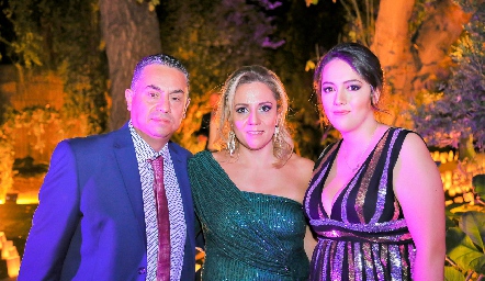  Roberto Ríos, Liliana Ruiz y Lynnette Ríos.