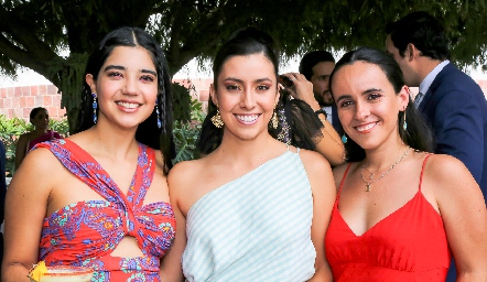  Isabel Maza, Daniela Navarro y Cecilia García.