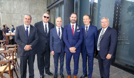 Luis Antonio Mahbub con sus amigos.