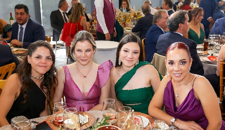 Ana Lucía Tamez, Daniela Tamez, Eugenia González y Griselda Rodríguez.