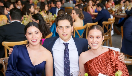  Montse del Valle, Alejandro Hinojosa y Ana Lucía Esparza.
