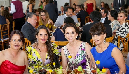  Lucía Bravo, Cecilia Sánchez, Carmen Bravo y Claudia Sánchez.