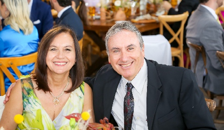  Josefina Sánchez y Luis Stevens.