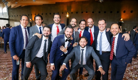  Luis Alberto Mahbub con sus amigos.