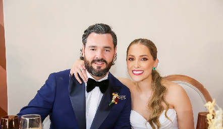  Los recién casados Luis Alberto Mahbub y Laura Bravo.