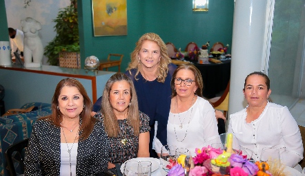  Mago Márquez, María Elena Díaz, Flor Márquez, Luzma Márquez y Eli Márquez.
