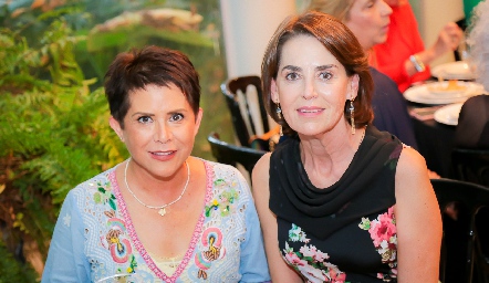  Gina Aguirre y María Elena Torre.