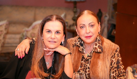  Raquel Eichelmann y Rebeca Konishi.