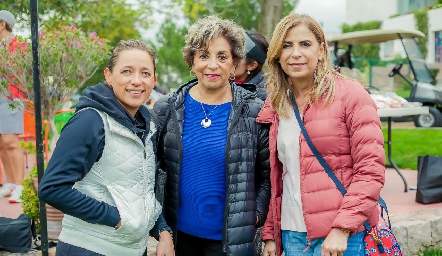  Lilian Muñoz, Vicky y Gaby Godínez.