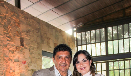  Dr. Jaime Antonio Borjas García y su esposa Zayra Herbert.