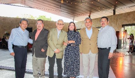 Los doctores Gildardo Vidal, José de la Luz, Abrham Torres, Francisco Cervantes, Maria Ramirez y Martin Magaña.