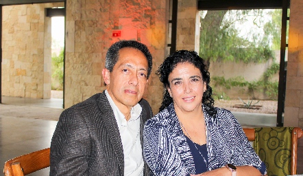 José Rene Garcia y su esposa.