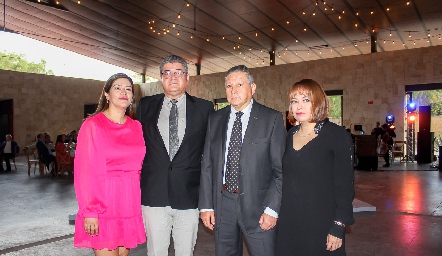 Cuahutemoc Oros Ovalle y su esposa, Gerardo Sandoval, Olga Johnson.