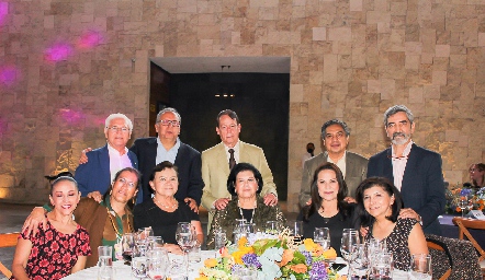 Doctores y doctoras Sergio Viera, Martínez Perez patricia, Lourdes Correa y su esposo, Miguel De los Santos y su esposa, Carolina Villegas y Escalante Padron Francisco.