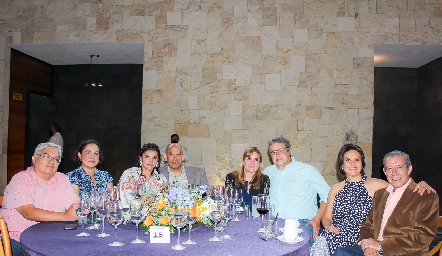 Doctores y doctoras Ricardo Moreno y su esposa, Martin Saldaña y su esposa, Victor Roman sanchez y su esposa, Juan Zarate y su esposa.