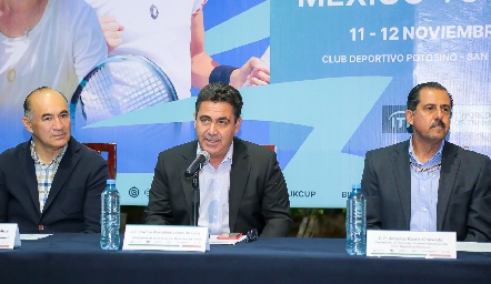 Enrique Galindo Ceballos, Alcalde de San Luis Potosí, Carlos González López, Presidente de la Federación Mexicana de Tenis y Alberto Kasis, Presidente del Consejo de Administración del Club Deportivo Potosino.