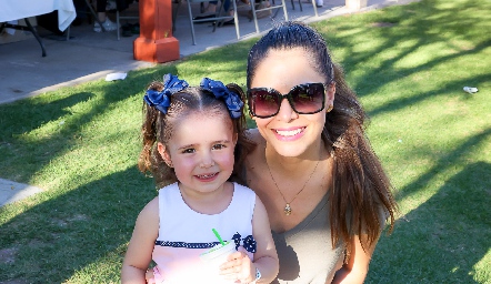  Loreto Güemes y Giselle Stahl.