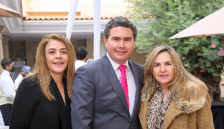  Tessi Gordoa, Héctor Gordoa y Adriana González.