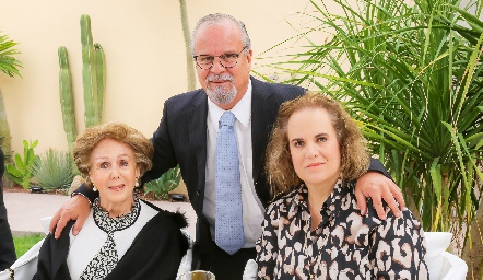  Laura Muñiz, Arturo Álvarez y Claudia Rubín de Celis.