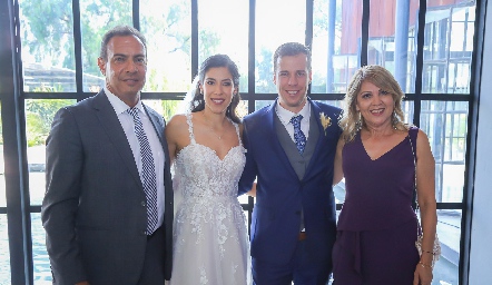 Miguel González, Alejandra González, Fernando González y Dulce Robles.