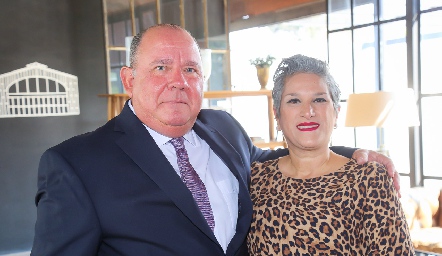  Juan Olvera y Anabel Solis.