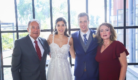  Manuel Paredes, Alejandra González, Fernando González y Marilú González.
