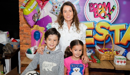  Paty Quiroz con sus hijos Roberto y Paty Bretón.