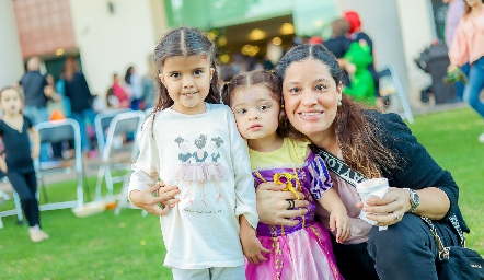  Sofía, Catalina y Paola.