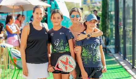  Cristina Ortiz, Vale, Lourdes López y Lu Lebrija.