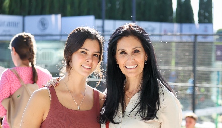  Alika Lozano y Yara Nagore.