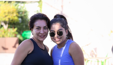  Daniela Bautista y Montse Cortéz.