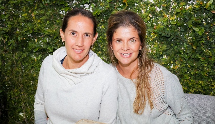  Cristina Ortiz y Lourdes Lopez.