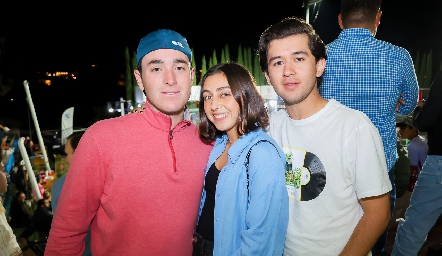  Patricio Hernández, María José Martell y José Roberto Guevara.