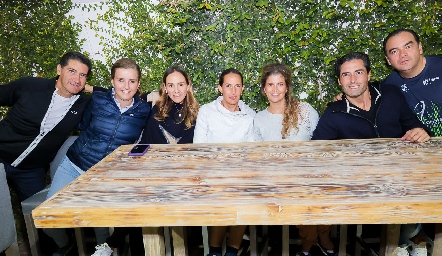  Amadeo Calzada, Paola Torres, Alejandra Salas, Cristina Ortiz, Lourdes López, Rafael Lebrija y Jesús Fernández.
