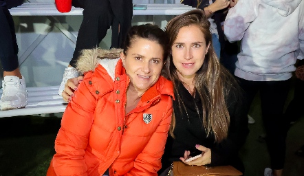  Alejandra Celis y Carmelita Berrueta.