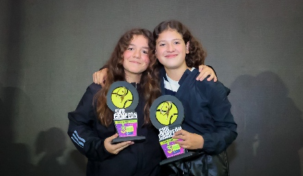  Daniela Meza y Valentina Pacheco.